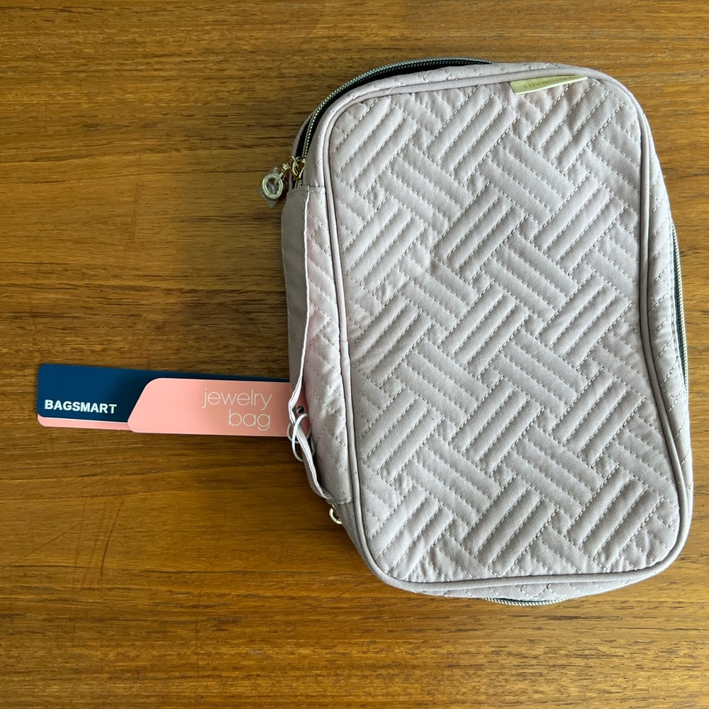 New with tags pink toiletries case - Picture 1 of 3